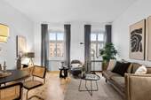 Wohnzimmer - ***BEZUGSFREI: Stilvoll renovierte Altbauwohnung im Herzen von Prenzlauer Berg***