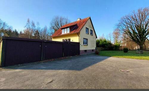 grok_image_xt2ijuy.jpg - Mehrfamilienhaus, Wohnhaus mit 126,00 m&sup2; in Schneverdingen zum Kaufen