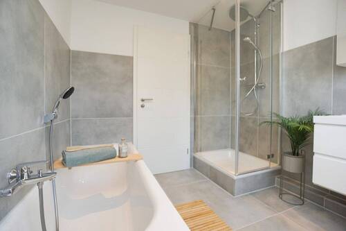 Hauptbadezimmer im 1. OG - 