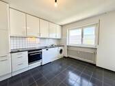Küche mit EBK und Balkon - 