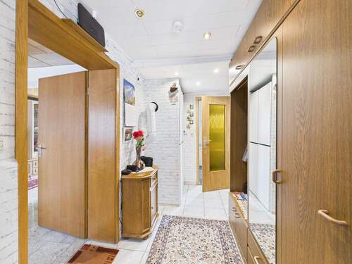 Flur EG - 4 Zimmer Einfamilienhaus zum Kaufen in Neuhausen