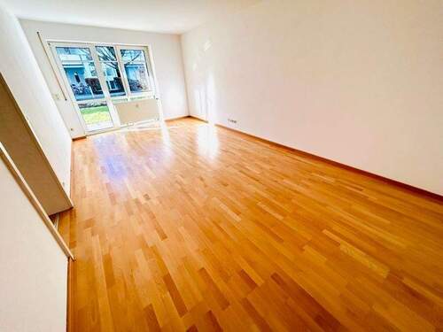 Ihr Wohnzimmer gen Schlafzimmer & Terrasse - 