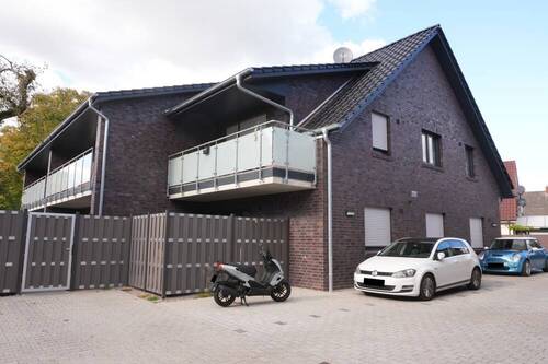 Hausansicht - Keine Käuferprovision - Gemütliche Erdgeschosswohnung mit Terrasse