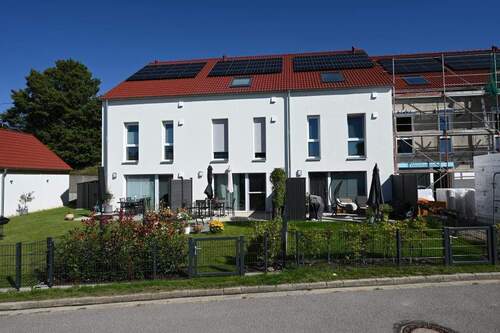 Attraktive Reihenhäuser - 5 Zimmer Reihenmittelhaus zum Kaufen in Postbauer-Heng
