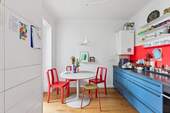 Küche mit Essbereich und angrenzendem Wintergarten - 3 Zimmer Etagenwohnung in Berlin