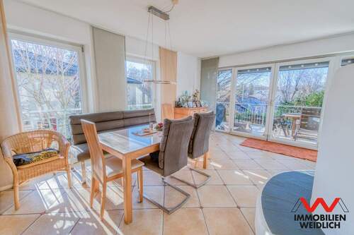 Heller Essbereich mit Terrasse im Erdgeschoss - 