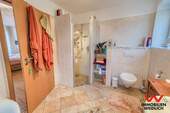 Bad mit Dusche im Untergeschoss - 