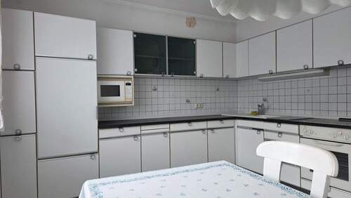 Küche mit Einbauküche Erdgeschoss - 