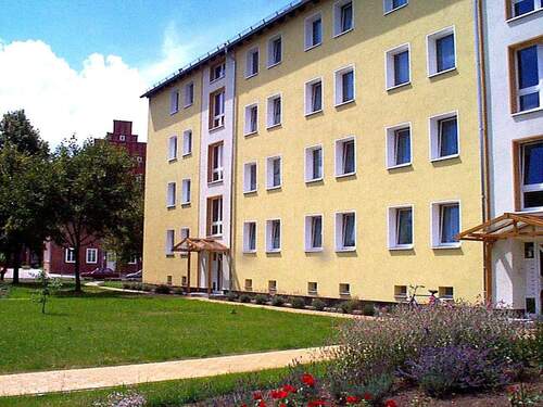 Hausansicht 4 - Etagenwohnung mit 66,00 m² in Magdeburg zur Miete