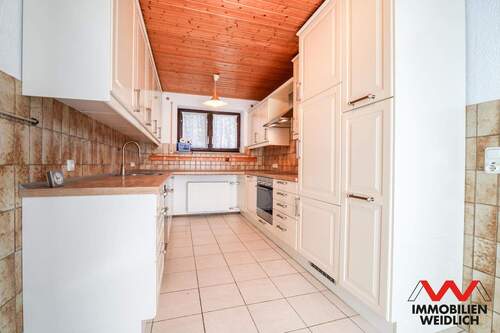 Küche im Erdgeschoss - 6 Zimmer Einfamilienhaus in Kirchseeon