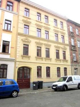 Hausansicht - Schöne 2-Raum-Wohnung mit Balkon