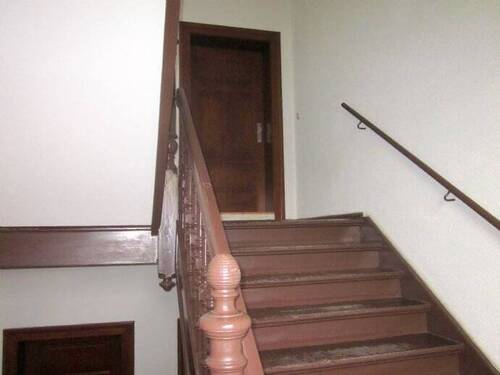 Treppenhaus - 2 Zimmer Etagenwohnung zur Miete in Leipzig