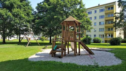 Spielplatz - Etagenwohnung mit 70,00 m&sup2; in Zittau zur Miete