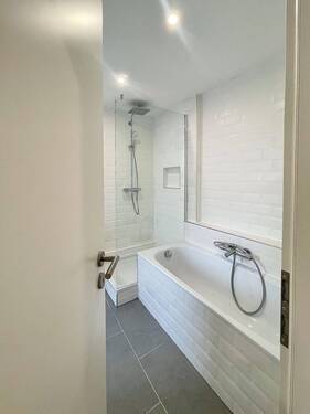 Badezimmer EG - Doppelhaushälfte mit 152,00 m&sup2; in Mannheim zur Miete