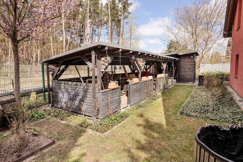 Garten mit Geräteschuppen - 