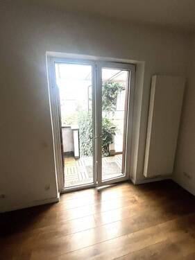 Schlafzimmer mit Zugang zur Terrasse - 