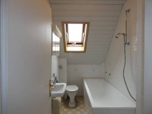 Bad mit Wanne im Obergeschoss - 