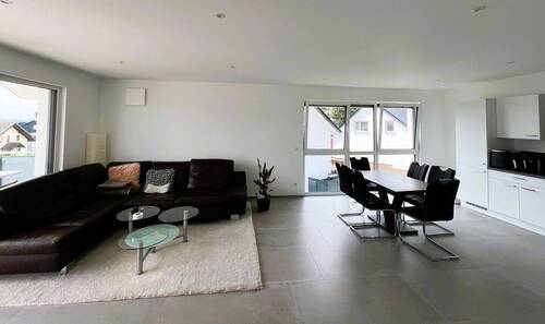 Wohnbereich 2 - Exklusive 113 m² Neubau-Dreizimmerwohnung mit Aufzug, Balkon und Stellplatz