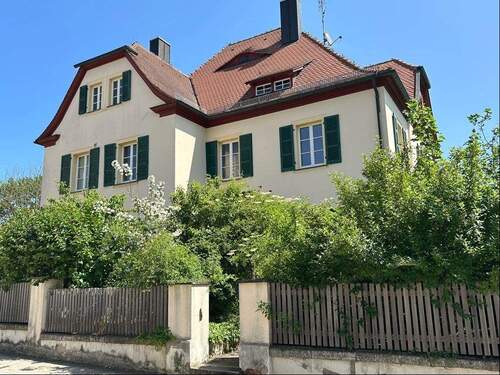 Ansicht Wesen mit Gartenmauer - 