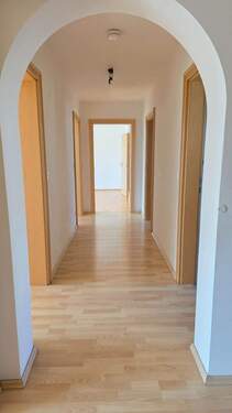 EG Flur - 1 Zimmer Mehrfamilienhaus, Wohnhaus in Neuhaus am Inn