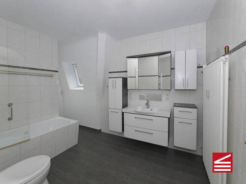 Hauptbad - Teilansicht I - 4 Zimmer Etagenwohnung in Baden-Baden