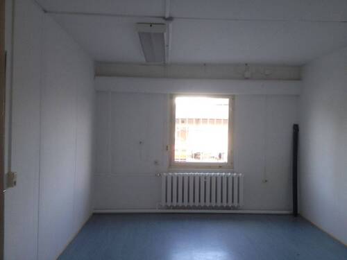 Richtung Fenster.jpg - Büro oder Lager - 155,00&nbsp;EUR Kaltmiete, ca.&nbsp; 15,50&nbsp;m&sup2;&nbsp;Wohnfl&auml;che