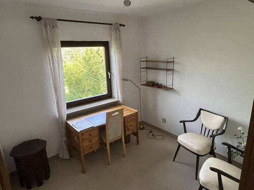 Zimmer 2 - Einfamilienhaus mit 215,00 m² in Bad Königshofen zur Miete
