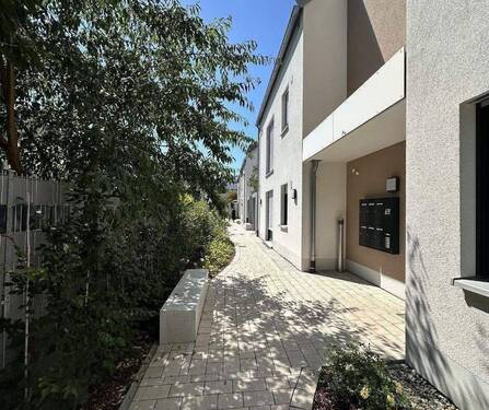 Hauseingang - Terrassenwohnung mit 75,50 m² in Erlangen zum Kaufen