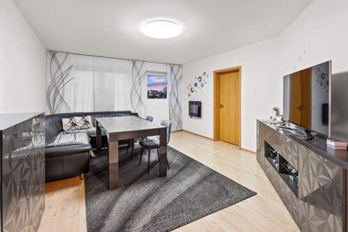 Wohnzimmer - #KOMINOS IMMOBILIEN# 4-Zimmer-Wohnung mit Balkon