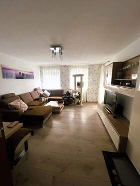 Wohnzimmer - 3 Zimmer Etagenwohnung in Augsburg