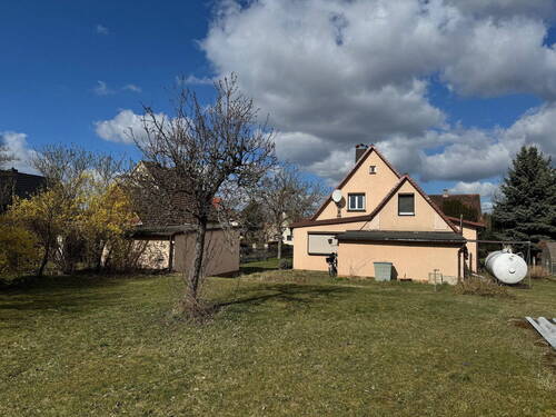 Blick vom Pool - 6 Zimmer Einfamilienhaus in Dresden
