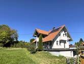 Hausansicht mit Ansicht UG - 