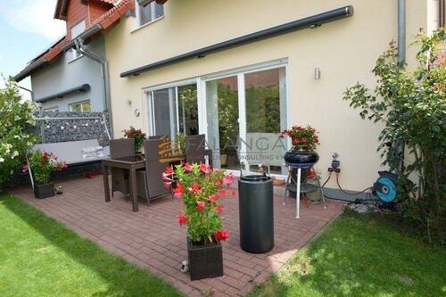 Garten Impressionen - 6 Zimmer Doppelhaushälfte in Mommenheim