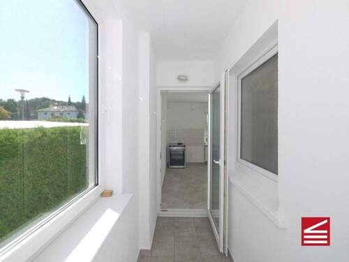 geschlossene Loggia - Zugang von der Küche - 