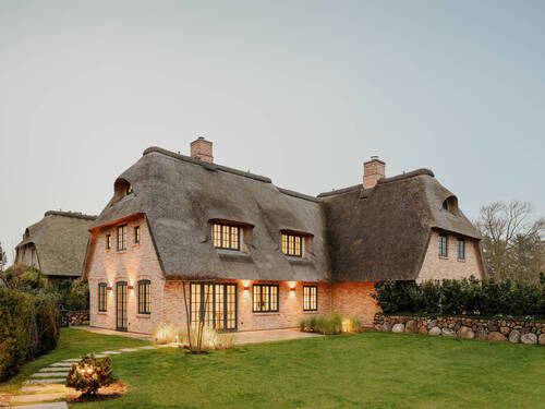 Südansicht - Sylt-Archsum Neubau unter Reet - 3.850.000,00&nbsp;EUR Kaufpreis, ca.&nbsp; 194,00&nbsp;m&sup2;&nbsp;Wohnfl&auml;che