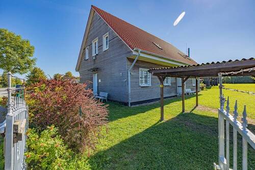 Lärchenholzfassade - 6 Zimmer Mehrfamilienhaus, Wohnhaus zum Kaufen in Schönberg