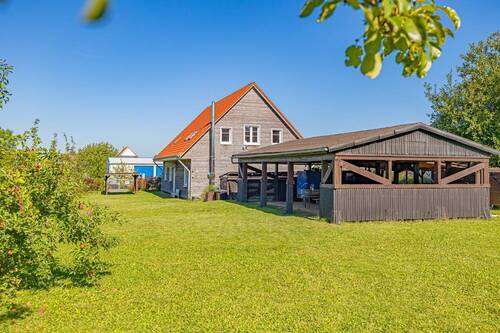 Hier können Sie sich frei entfalten - 6 Zimmer Mehrfamilienhaus, Wohnhaus in Schönberg