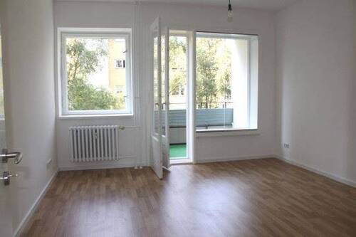 1 - Charmante 2- Zimmer Wohnung mit in Reinickendorf - bezugsfrei.