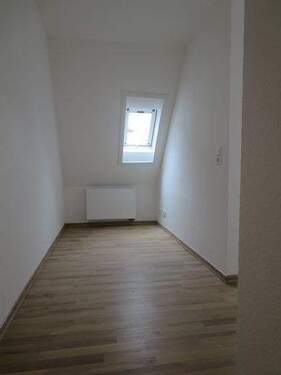 vorgelagertes Zimmer/Büro (rechts Schlafzimmer) - 