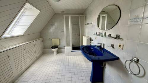Bad im Dachgeschoss - 