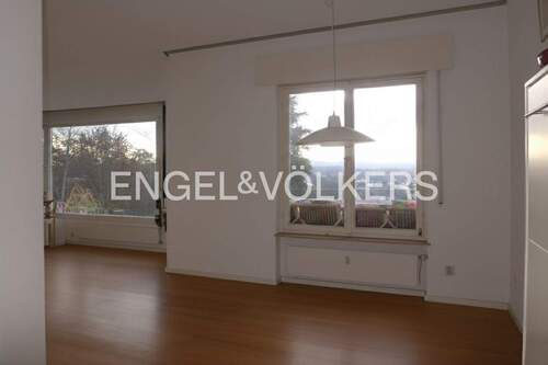 Großzügiger Wohn-/Schlafraum Erdgeschoss - 3 Zimmer Mehrfamilienhaus, Wohnhaus zum Kaufen in Tübingen