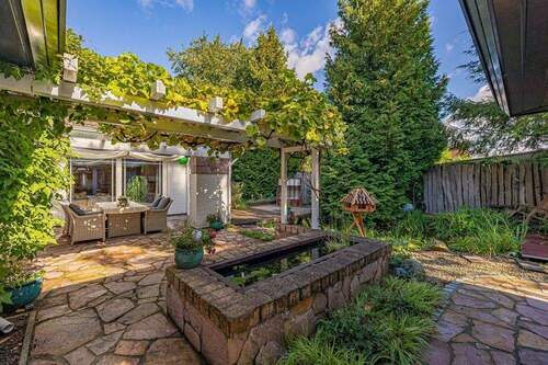 Erholung - 5 Zimmer Mehrfamilienhaus, Wohnhaus in Brokstedt