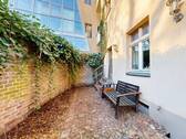 Titelbild - Charmante Altbau-Wohnung mit Dielen, Terrasse und effizienter Raumaufteilung