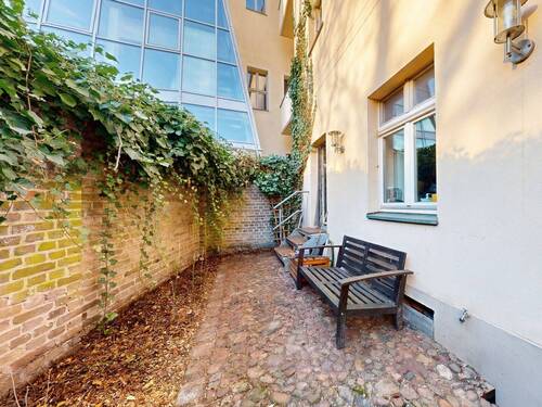 Titelbild - Charmante Altbau-Wohnung mit Dielen, Terrasse und effizienter Raumaufteilung
