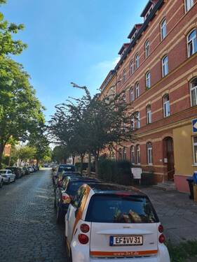 Hausansicht - Ansehen, Mieten, Wohlfühlen - 3-Raum-Wohnung mit Balkon sucht neue Mieter!