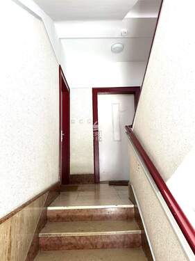 gepflegtes Treppenhaus - 2 Zimmer Etagenwohnung zum Kaufen in Düsseldorf