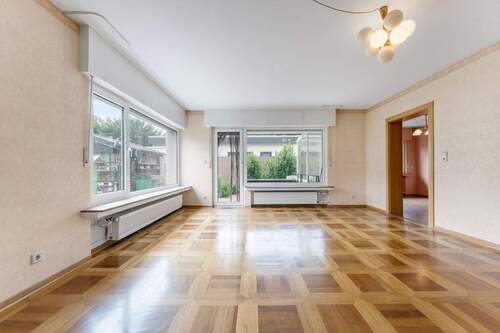 Wohnbereich mit Zugang Terrasse - 5 Zimmer Bungalow zum Kaufen in Bornheim
