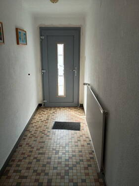 Haustür von innen - Doppelhaushälfte mit 124,00 m&sup2; in Saarbrücken Dudweiler zum Kaufen