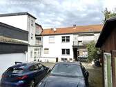 Bild 1 - Wohn- und Geschäftshaus + Garagen + 1.186 m² großes Grundstück zu verkaufen