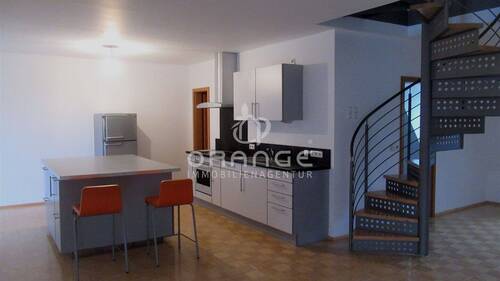 5. Küchenzeile, -insel, Treppe zur 2. Eb. - 